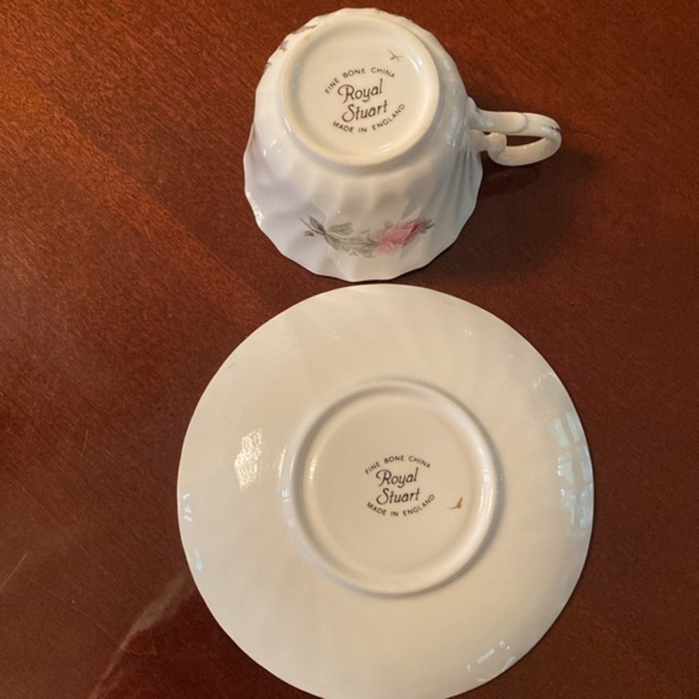 Royal Stuart fine bone China teacup‎ and saucer made in England - Picture 3 of 3